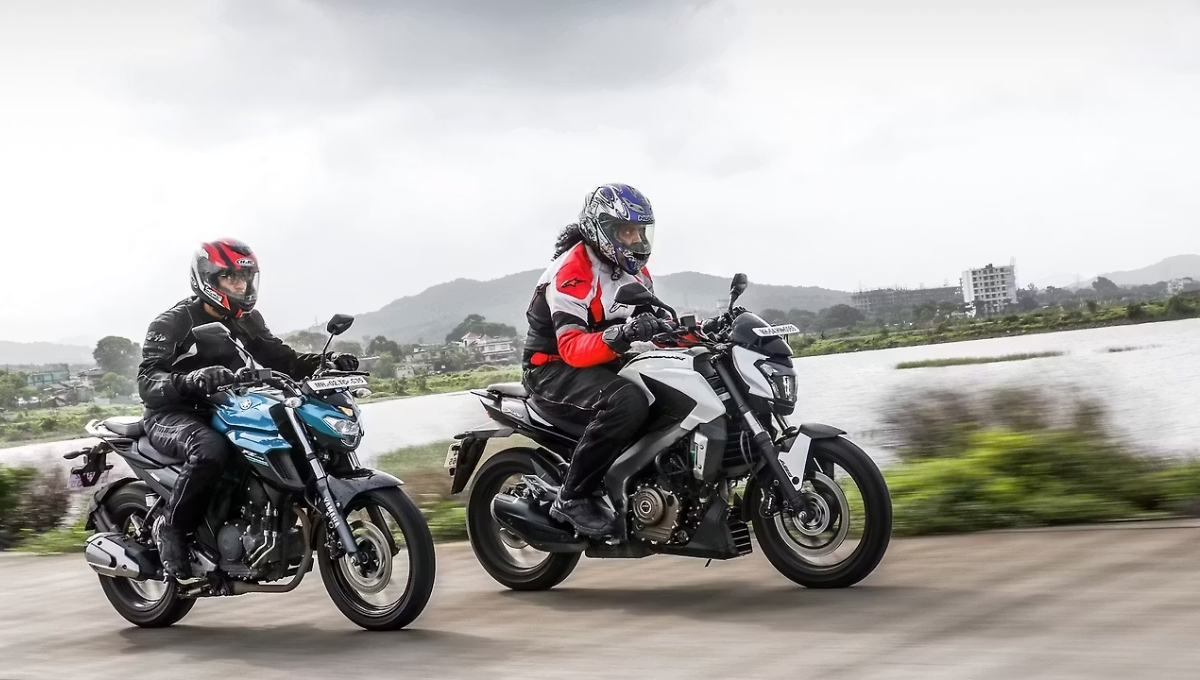 Yamaha FZ25 vs Bajaj Dominar 400