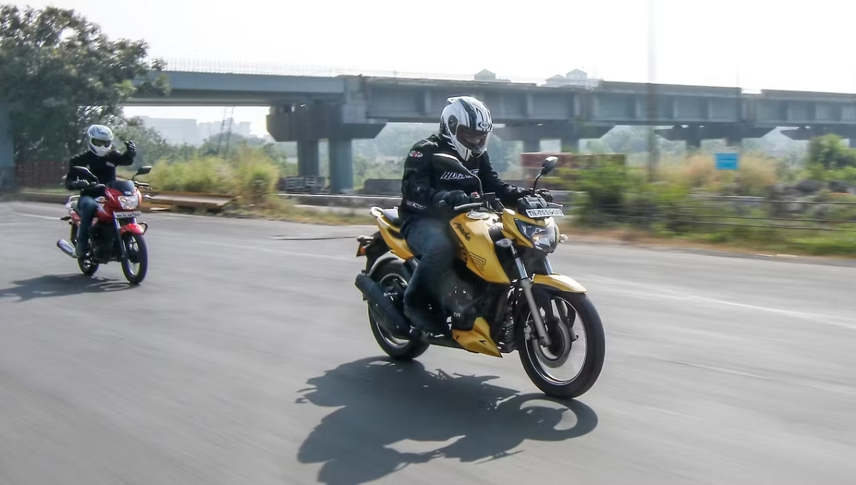 TVS Apache RTR 200 4V and Star City Plus
