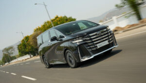 Toyota Vellfire: दमदार इंजन, शानदार माइलेज और लग्ज़री सुविधाओं का परफेक्ट कॉम्बिनेशन