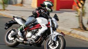 भारत में लॉन्च होने वाली Benelli TNT 300: दमदार, स्टाइलिश और किफायती बाइक का नया अध्याय