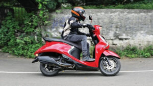 Yamaha Fascino 125: सिर्फ Rs 83,907 से शुरू, दमदार 125cc इंजन और स्टाइलिश डिज़ाइन वाला स्कूटर