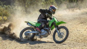 Kawasaki KLX230R S: एडवेंचर और स्टाइल पसंद करने वालों के लिए किफायती ऑफ-रोड मशीन