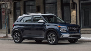 Hyundai Venue: स्टाइलिश डिजाइन, दमदार फीचर्स और आरामदायक ड्राइव का परफेक्ट कॉम्पैक्ट एसयूवी अनुभव