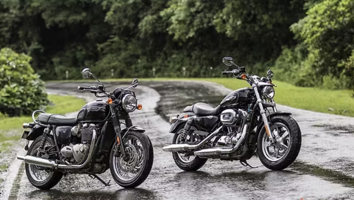 Triumph Bonneville T120 vs Harley-Davidson 1200 Custom