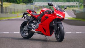 Ducati Panigale V2: 155 पीएस पावर और 299 km/h टॉप स्पीड के साथ, एक्स-शोरूम ₹21.5 लाख में