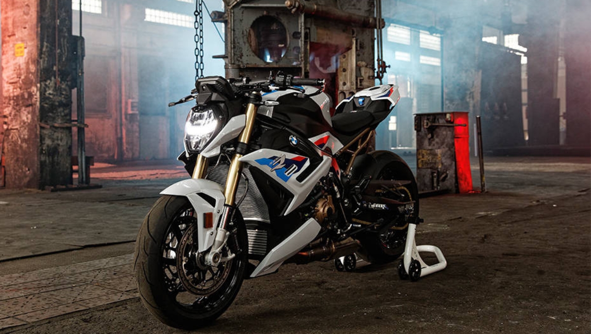 BMW S 1000 RR: ₹20.25 लाख की सुपरबाइक, 206PS पावर और 313 Kmph की स्पीड का कमाल