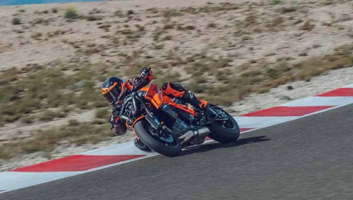 KTM 1390 Super Duke R: ₹15 लाख में 190 PS पावर और दमदार फीचर्स वाली सुपर बाइक