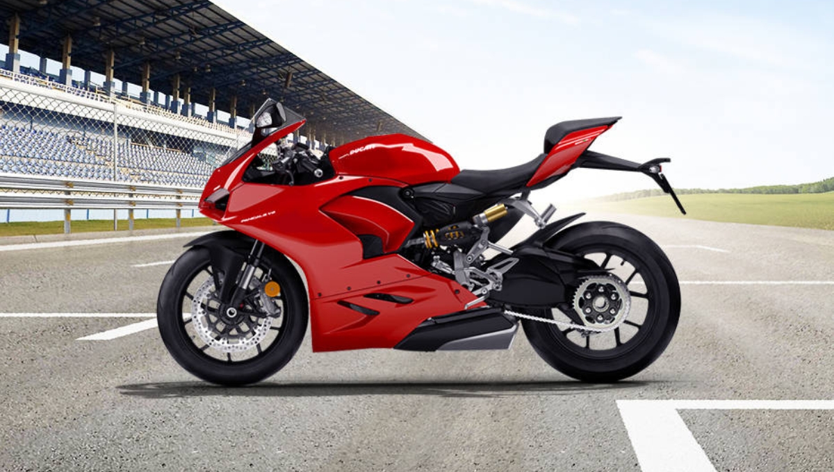 Ducati Panigale V2: 155 पीएस पावर और 299 km/h टॉप स्पीड के साथ, एक्स-शोरूम ₹21.5 लाख में
