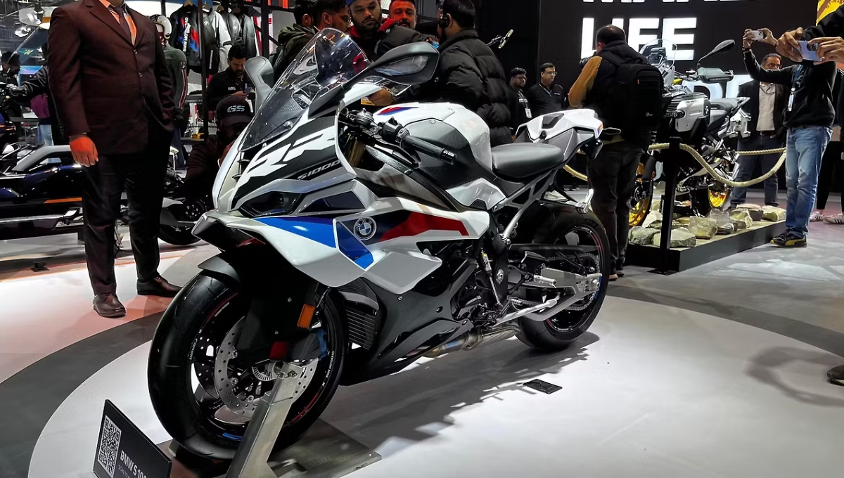 BMW S 1000 RR: ₹20.25 लाख की सुपरबाइक, 206PS पावर और 313 Kmph की स्पीड का कमाल